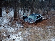 Wypadek auta osobowego na drodze wojewódzkiej 677