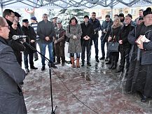 Symboliczne otwarcie dróg w zimowej scenerii