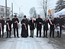 Symboliczne otwarcie dróg w zimowej scenerii