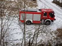 Zerwane poszycie dachowe w miejscowości Chomentowo