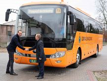 Dzieci w Śniadowie pojadą do szkoły nowym autobusem elektrycznym Yutong