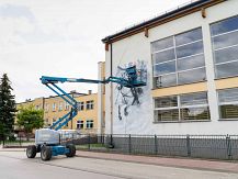 Historyczny mural na Szkole Podstawowej w Śniadowie