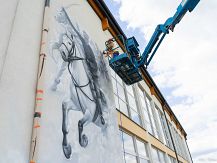 Historyczny mural na Szkole Podstawowej w Śniadowie