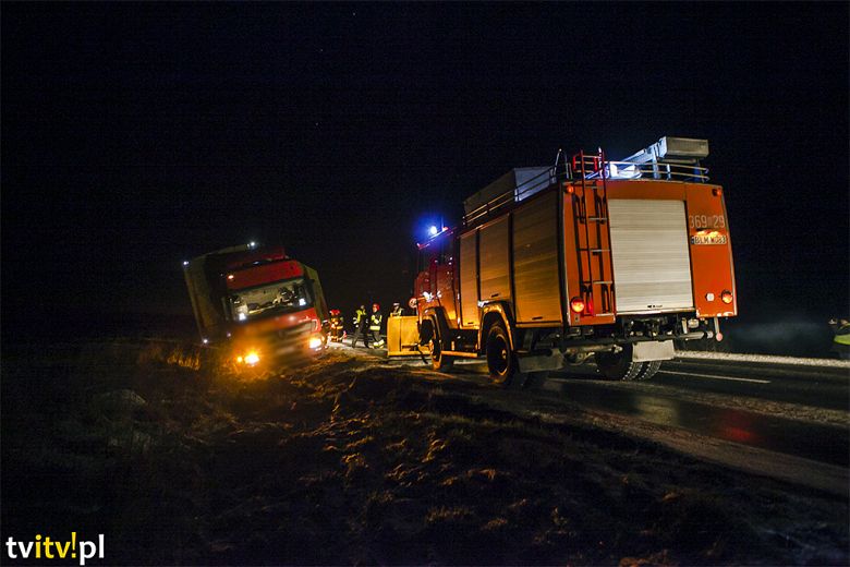 Wypadek samochodu ciężarowego w Śniadowie