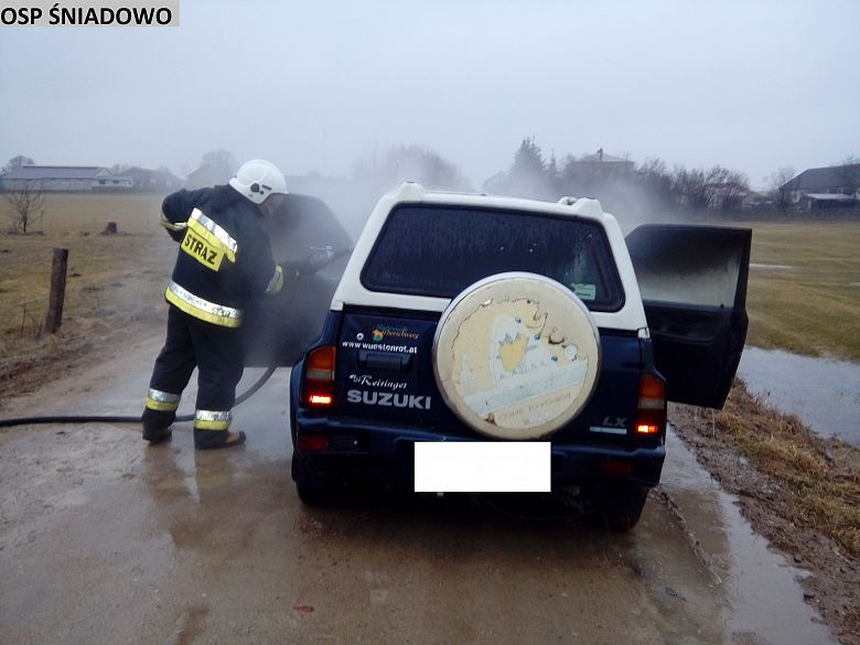 Pożar samochodu w okolicach Starego Ratowa