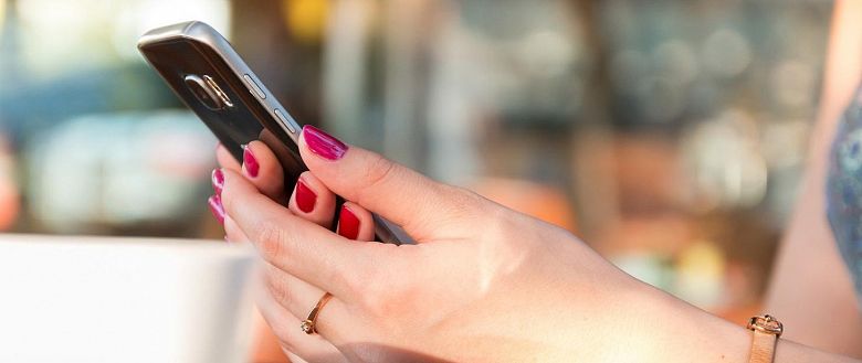 Wszystkie numery telefonu związane z COVID-19 i szczepieniami w jednym miejscu